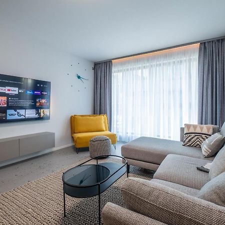 Emirates Lux Apartment And Parking Sofia Exterior photo